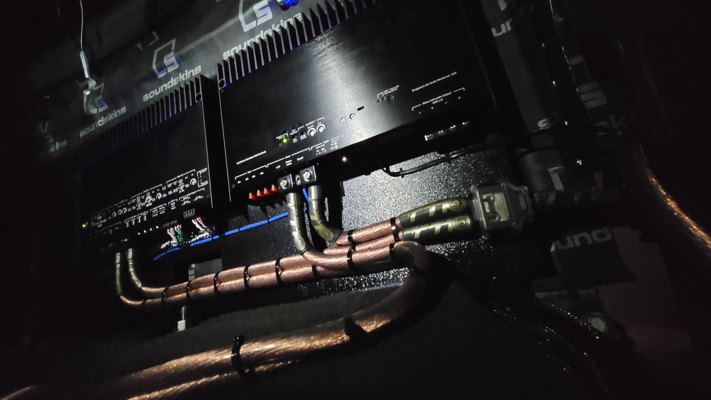 GMC Sierra Amp Rack pickup 28" 20192024 — LLJ Customs Car Audio