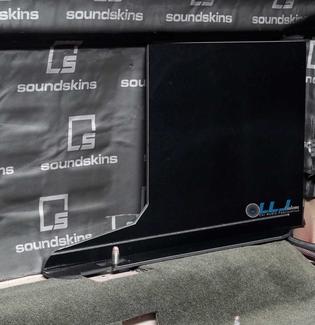 GMC Sierra Amp Rack pickup 28" 20192024 — LLJ Customs Car Audio